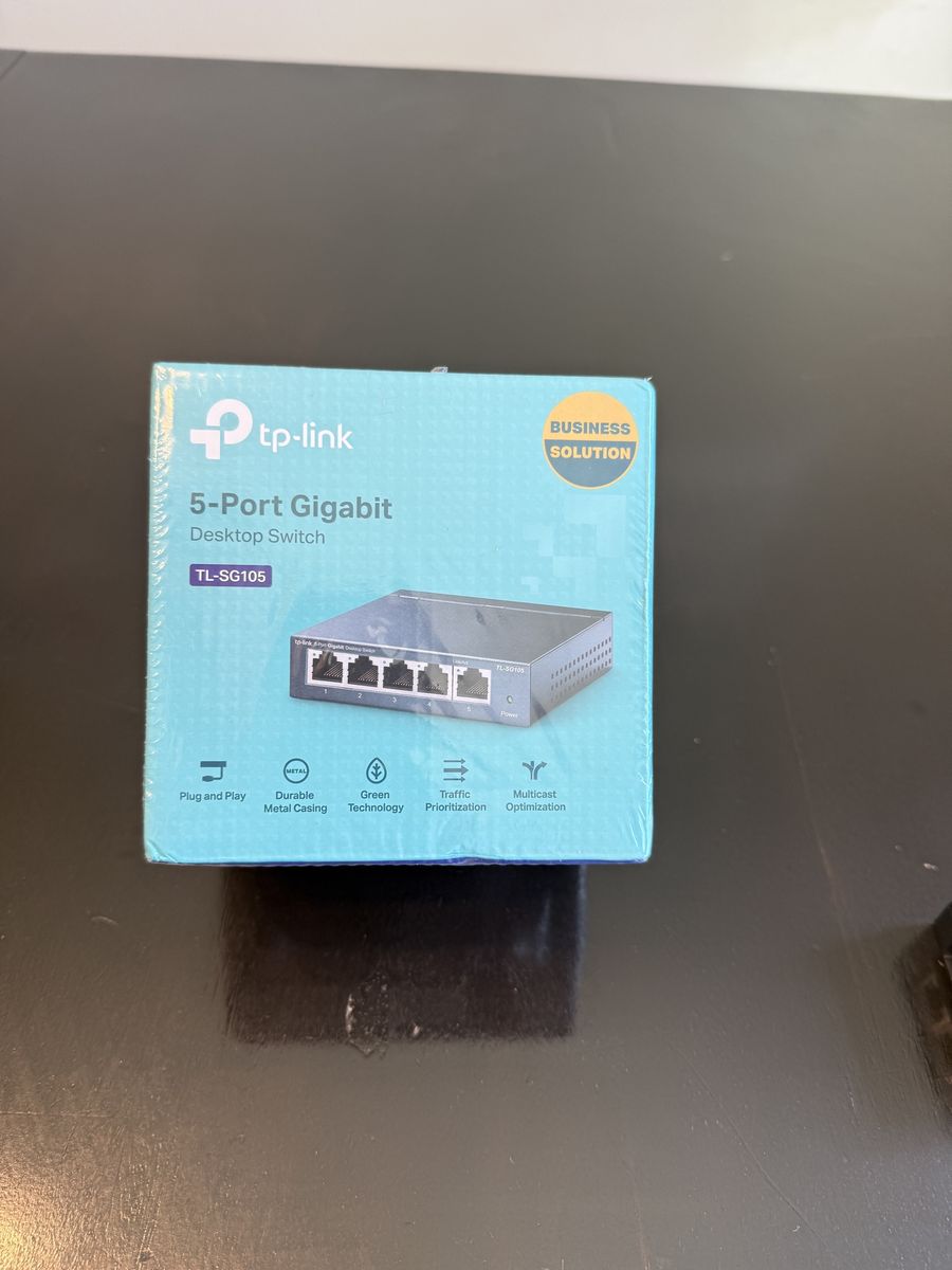 TP-Link TL-SG105 5-Port Gigabit Desktop Switch - Plug & Play