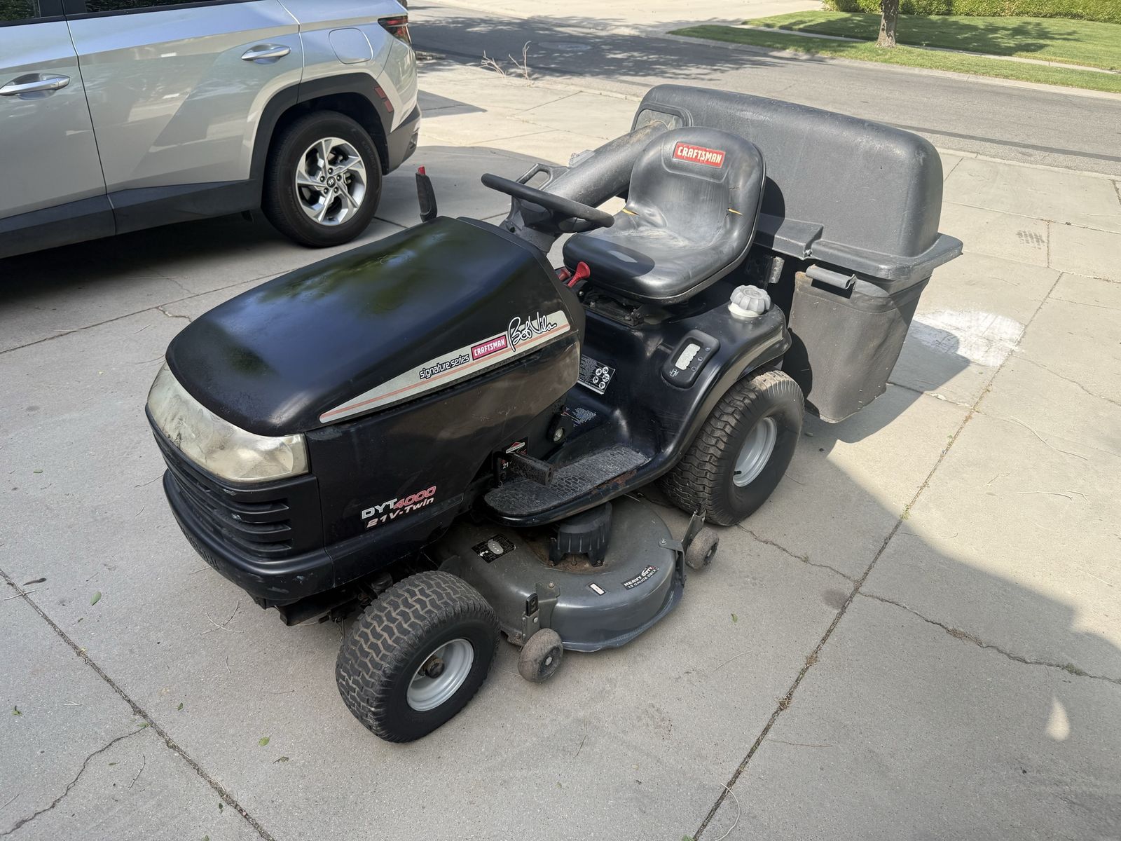 2004 Craftsman DYT4000 riding mower w/bagger