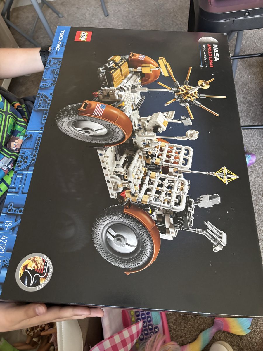 Lego lunar rover