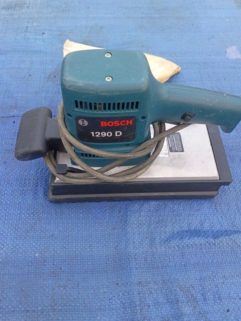 Bosch 1290 D Corded Finishing Sander with Dust Collection Bag