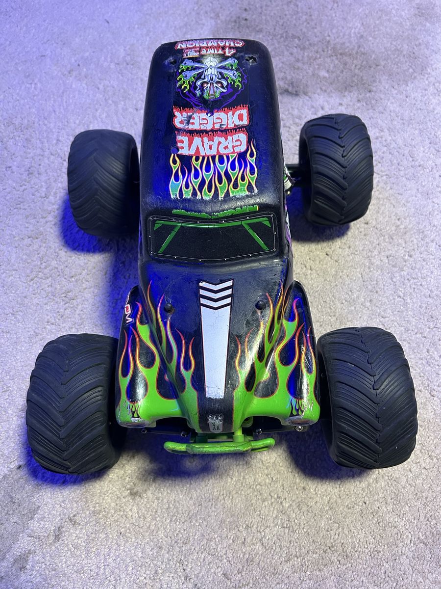 Traxxas grave digger