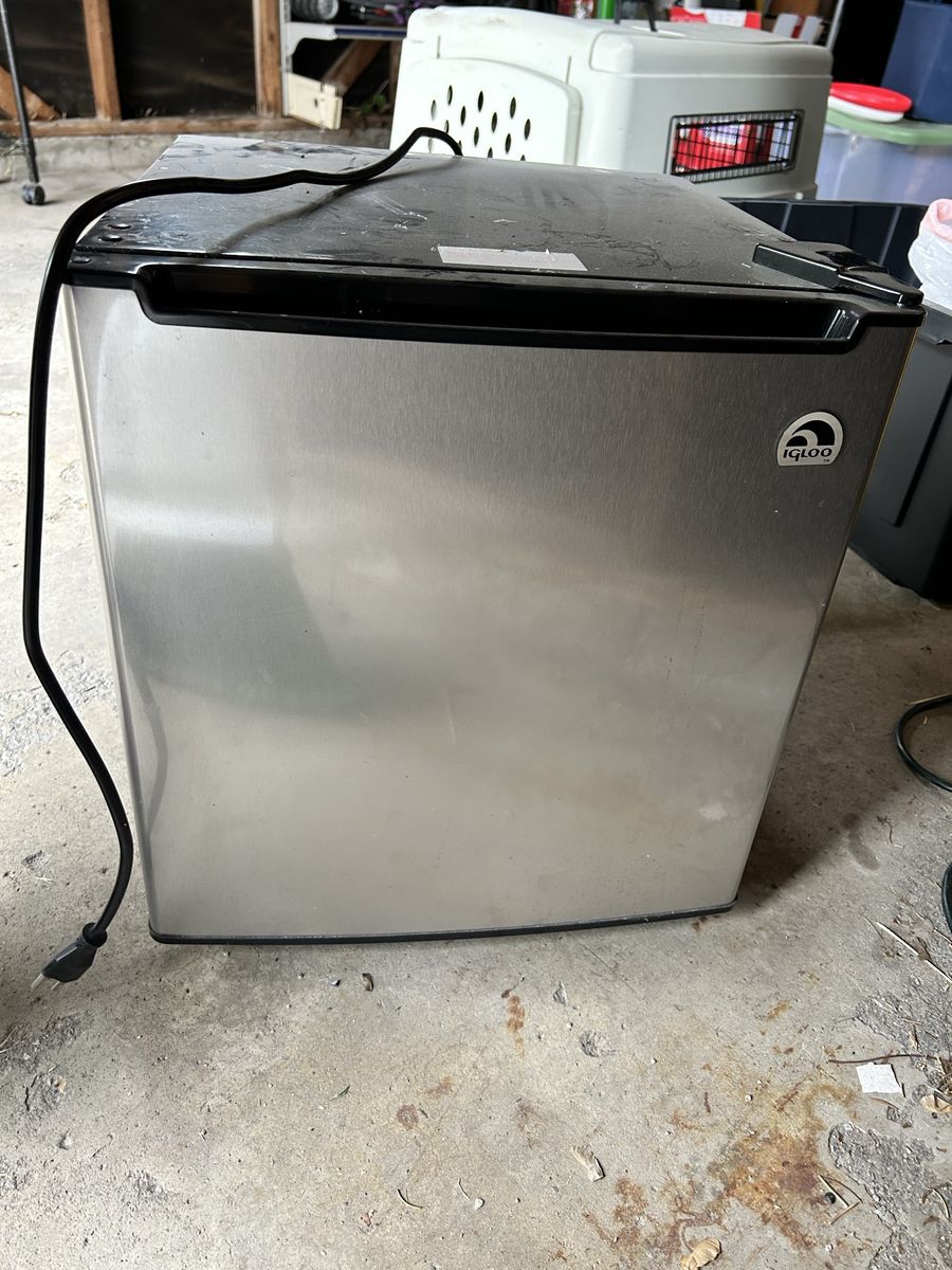 Igloo FR1801-B 1.7 cu. ft. Mini Fridge - Stainless Steel, Free-Standing