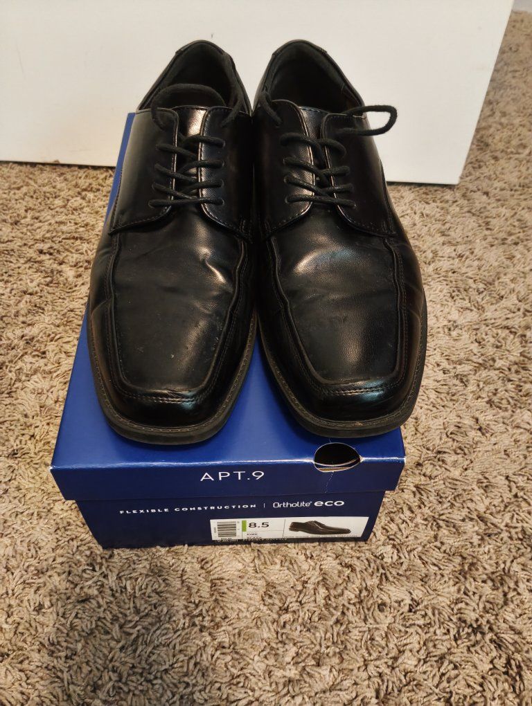 Mens size 8.5 dress shoes