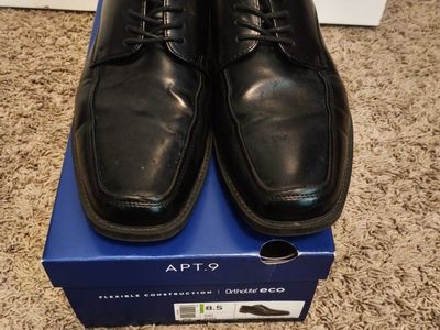 Mens size 8.5 dress shoes