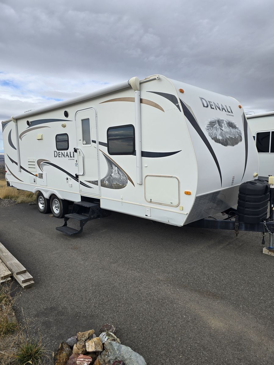 2010 Dutchmen Denali 260FBX Trailer