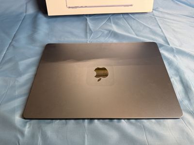 2025 M4 Macbook Air 15 - 32 GB RAM - 1 TB SSD - 10/10 CPU/GPU
