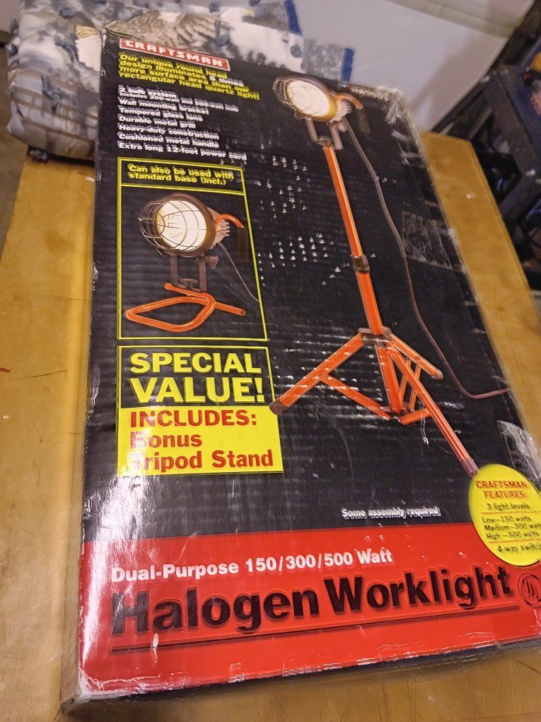Craftsman Dual-Purpose 150/300/500 Watt Halogen Worklight with Tripod Stand