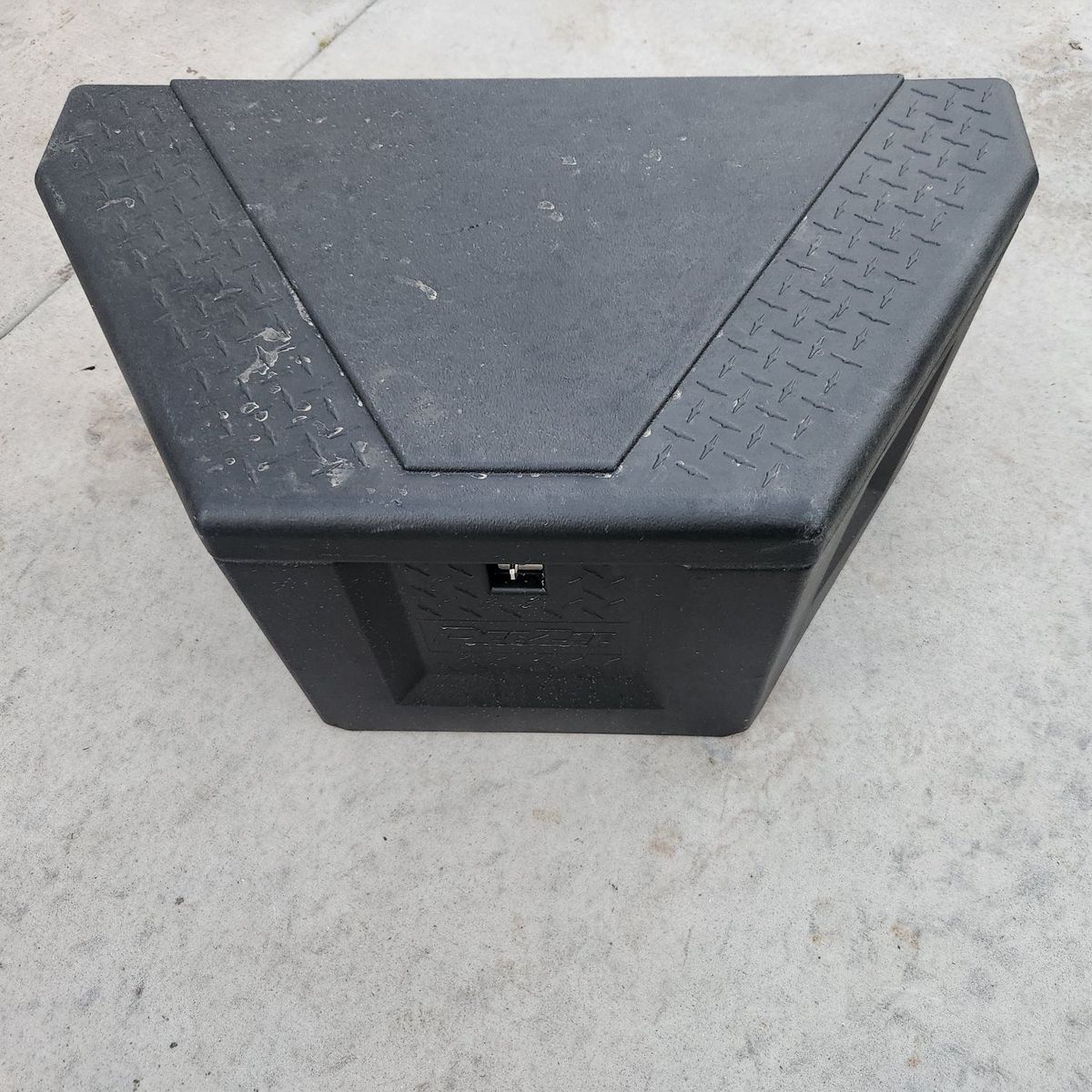 Utility trailer tongue box