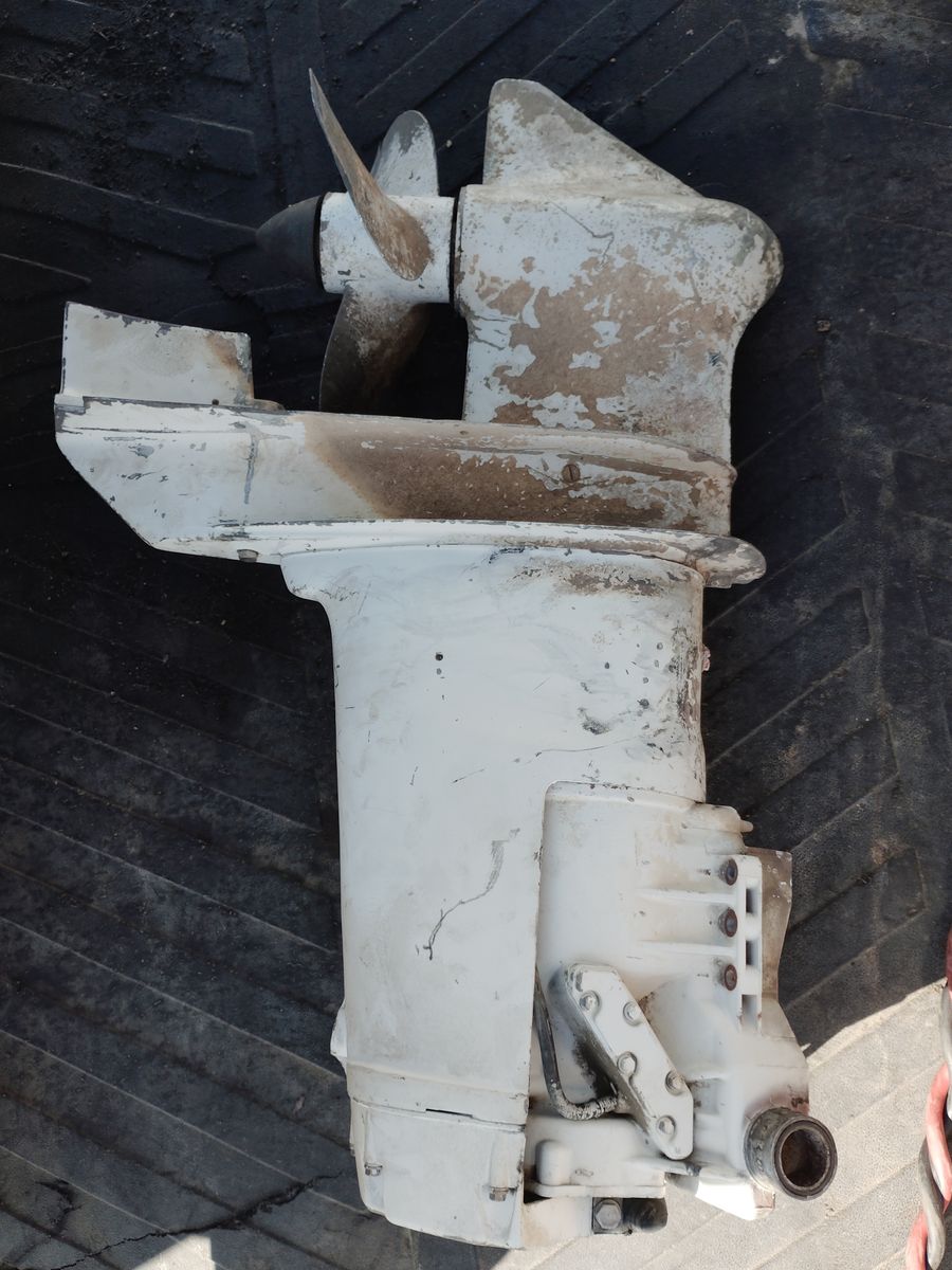 Used Boat Outdrive Lower Unit Propeller