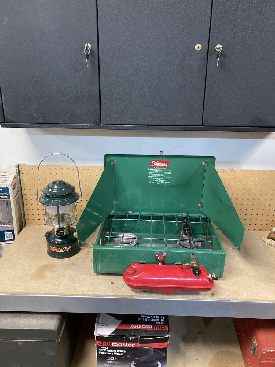 Working Coleman lantern and stove