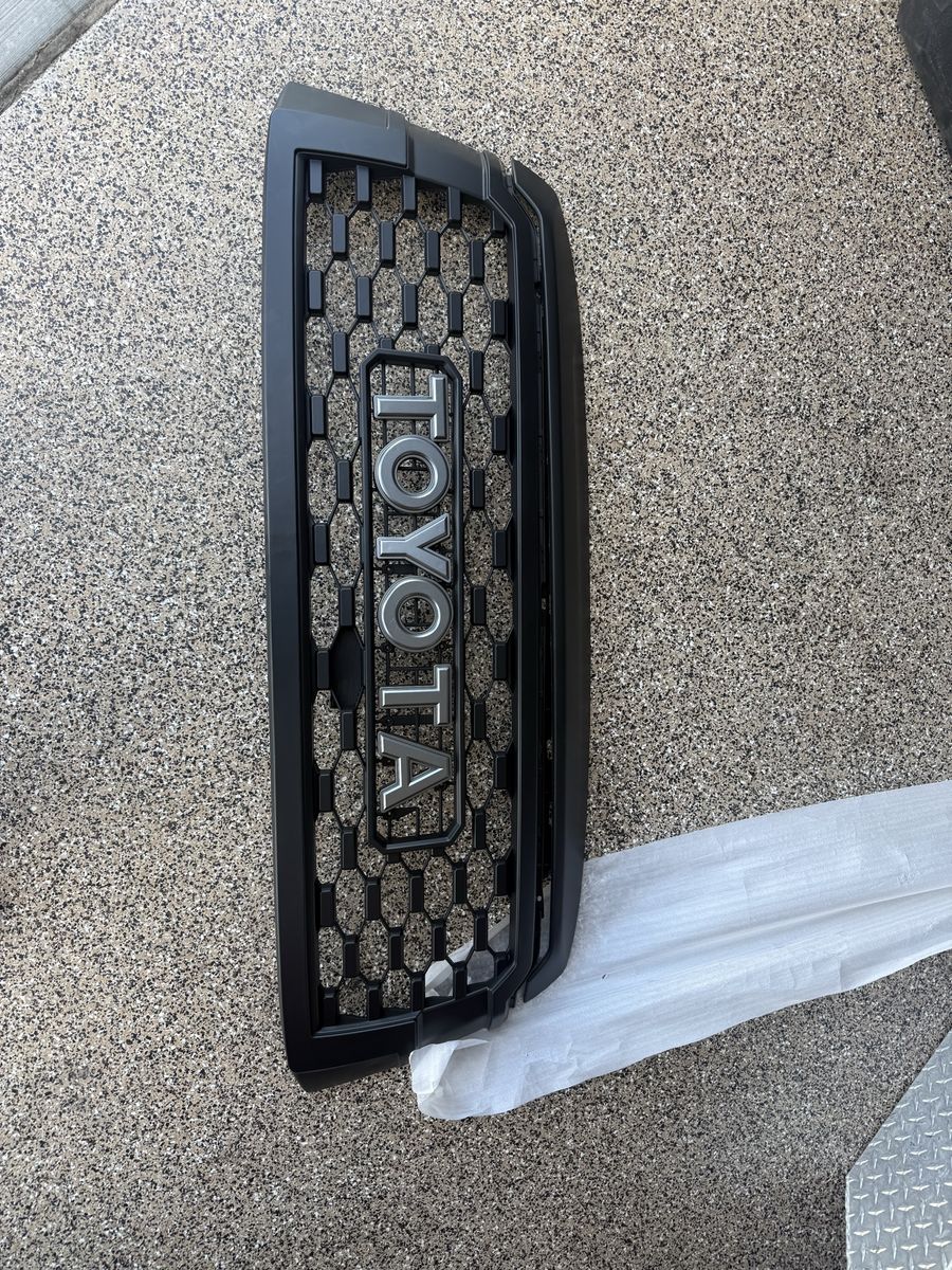 Toyota tundra grille