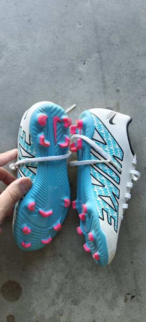 US 2Y Girls Soccer Cleats