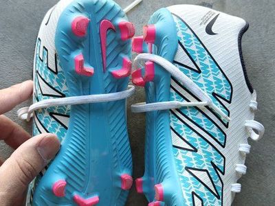 US 2Y Girls Soccer Cleats