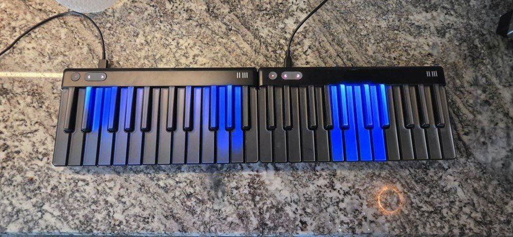 Lumi Roli piano teaching system.