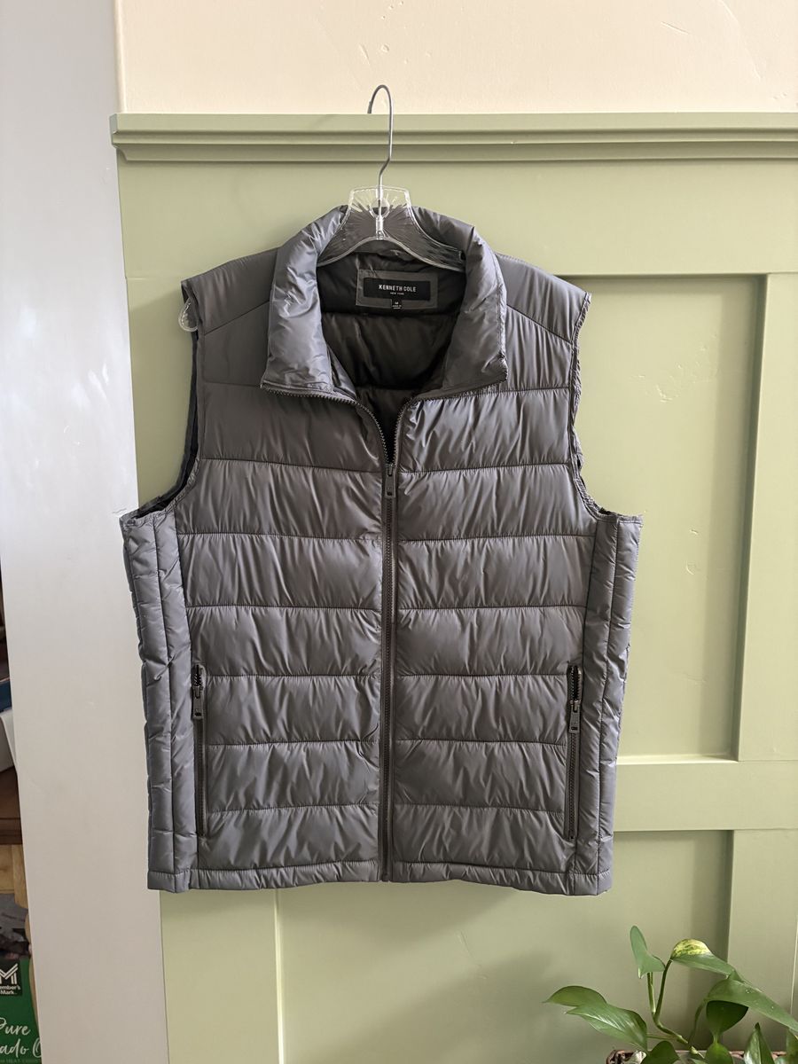 Men's Puffer Vest by Kenneth Cole size M  Brand New