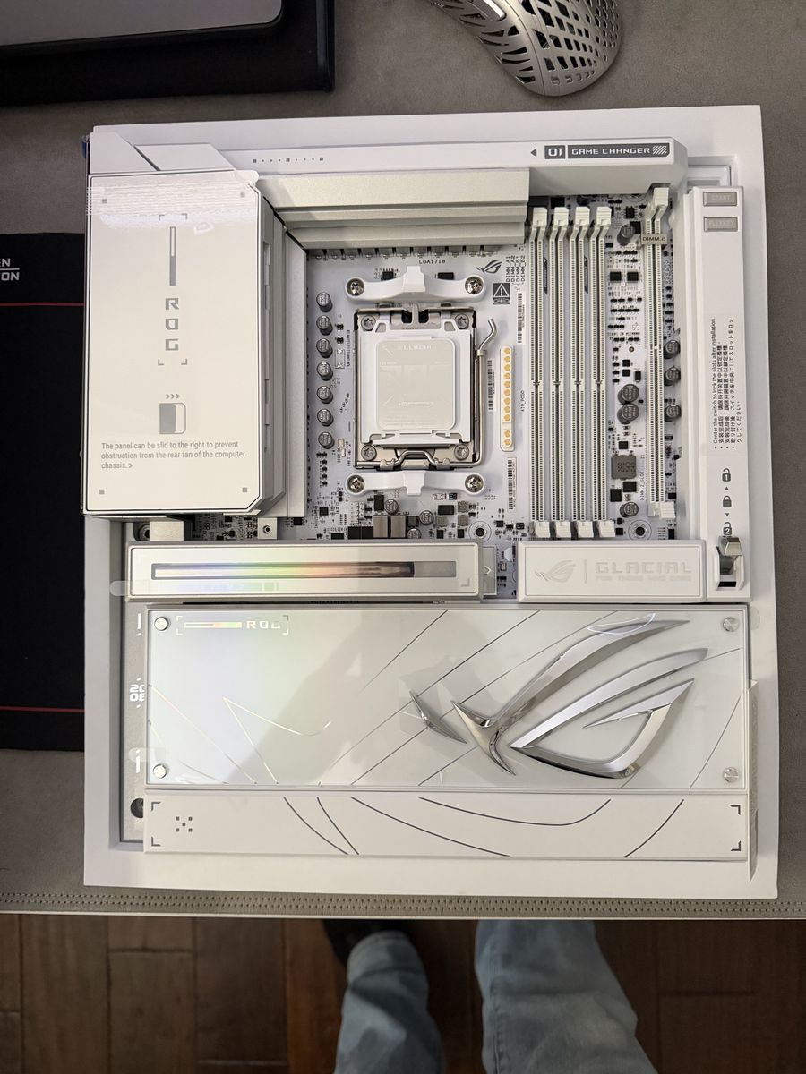 ASUS ROG CROSSHAIR X870E Glacial EATX Motherboard Gaming PC - White