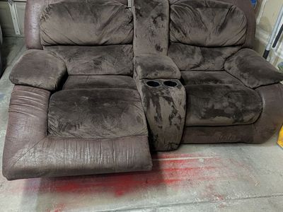 Power recliner loveseat
