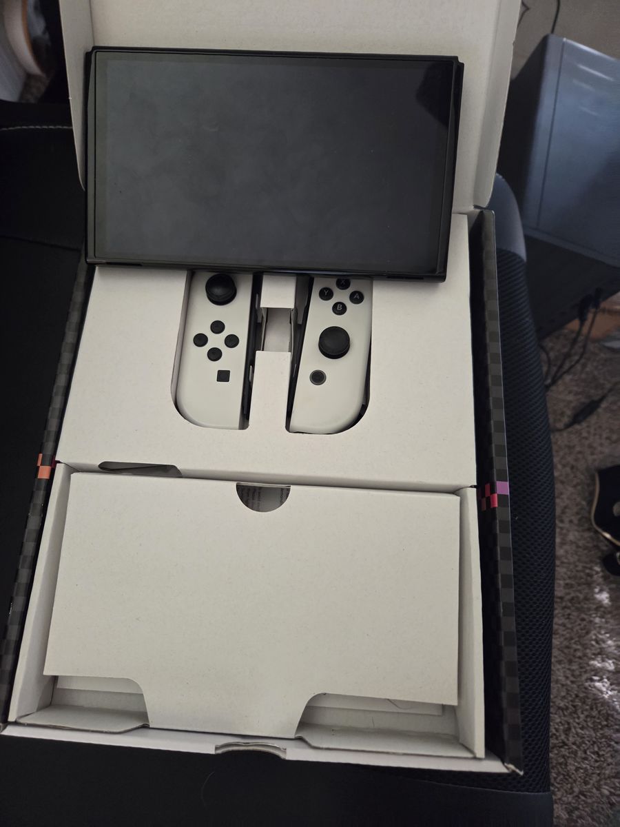 Nintento switch deluxe bundle