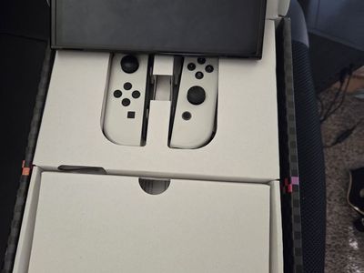Nintento switch deluxe bundle