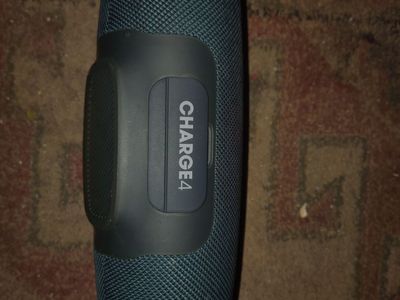 JBL charge 4