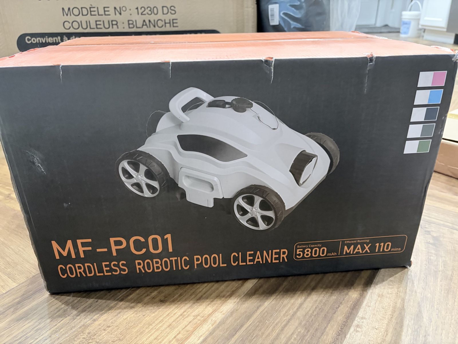 Pool cleaning robot vacuum