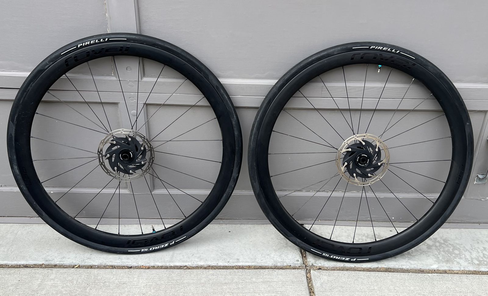 Specialized Roval Rapide C 38 Carbon Wheelset Centerlock rotors, XD freehub, Pirelli tires