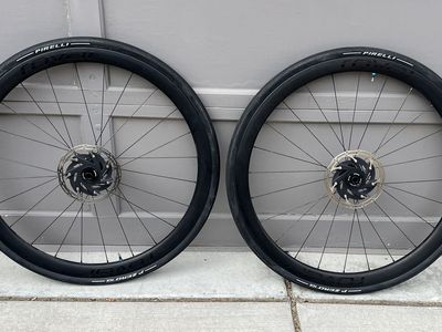 Specialized Roval Rapide C 38 Carbon Wheelset Centerlock rotors, XD freehub, Pirelli tires