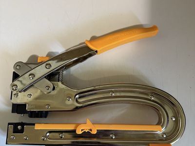 We R Memory Keepers Crop-A-Dile II Big Bite Punch and Eyelet Setter