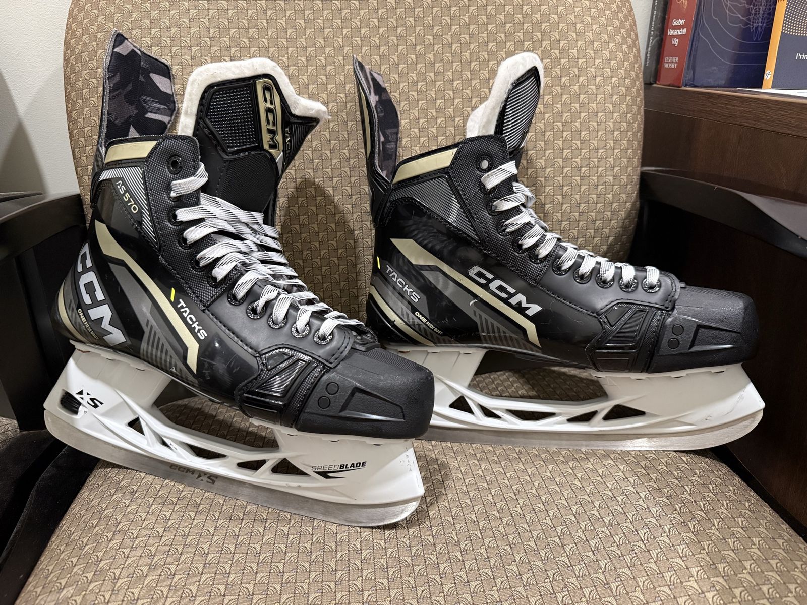 CCM Tacks AS570 Hockey Skates Size 9