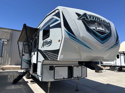 Super nice Attitude 2919SAG toy hauler