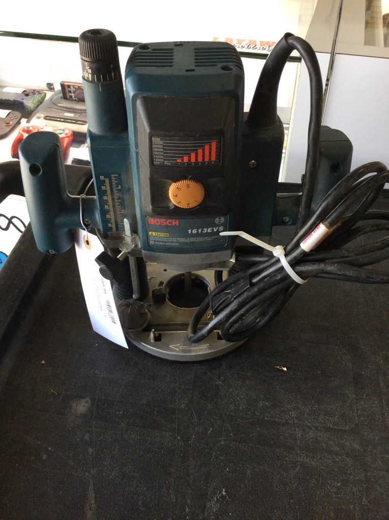 Bosch Plunge Router.    #E75013937