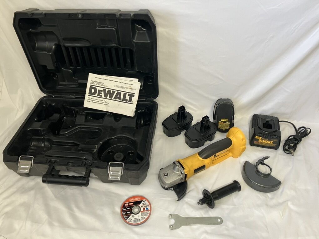 DeWalt 18V Cut-Off Tool, Plus Accessories