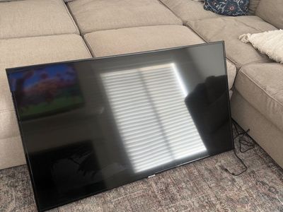 Samsung Smart TV, 55”, (wall mount included)