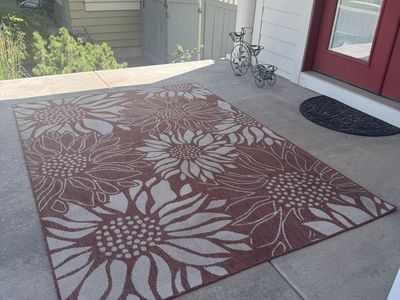 Outdoor Patio Rug 6.5x9 ft, Red Sunflower (105”x76”)