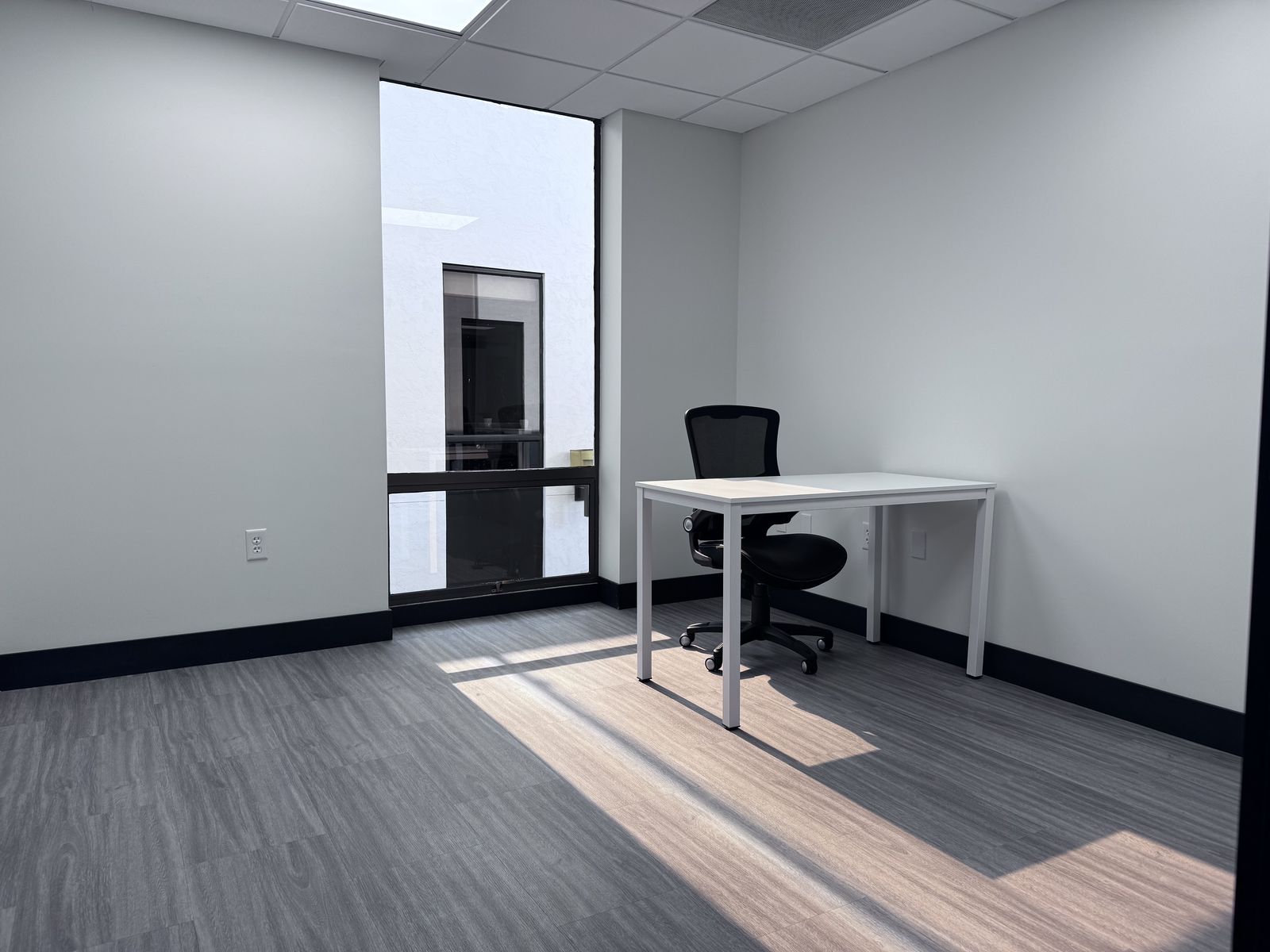 Day Offices with Reception & Lounge — Just Bring Your Laptop