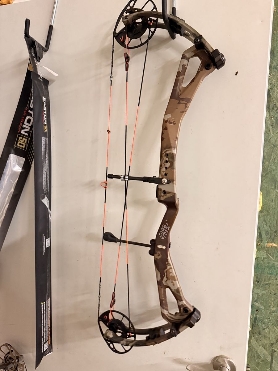 Mach 34, 80lbs, custom ordered with the Evolve Cams. New strings. First lite camo