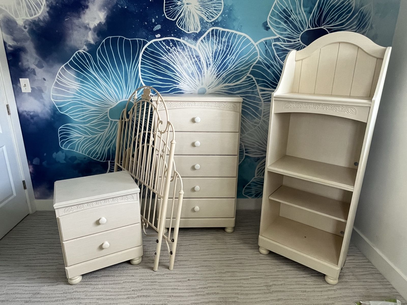 Off-White Wooden Children's Bedroom Furniture Set - Dresser, Nightstand, Bookshelf