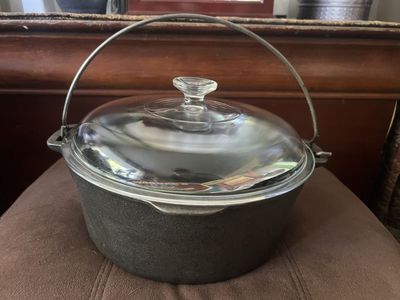 Vintage Wagner 5 quart cast iron dutch oven 1891 with glass lid & bail handle UNUSED