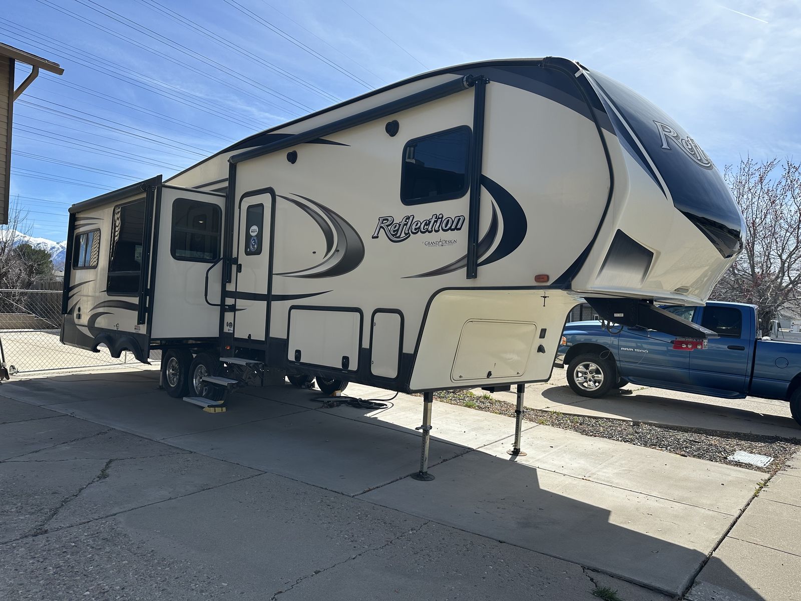 2020 Grand Design 303RLS