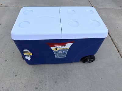 Rubbermaid DuraChill 75 Qt Wheeled Cooler Blue White