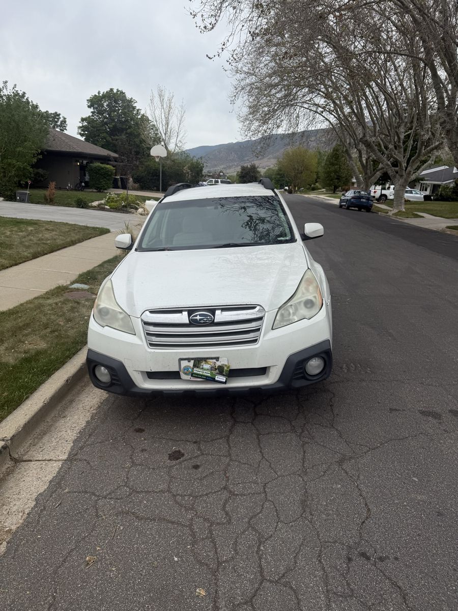 2013 Subaru Outback 2.5i Premium 6 spd MANUAL Transmission