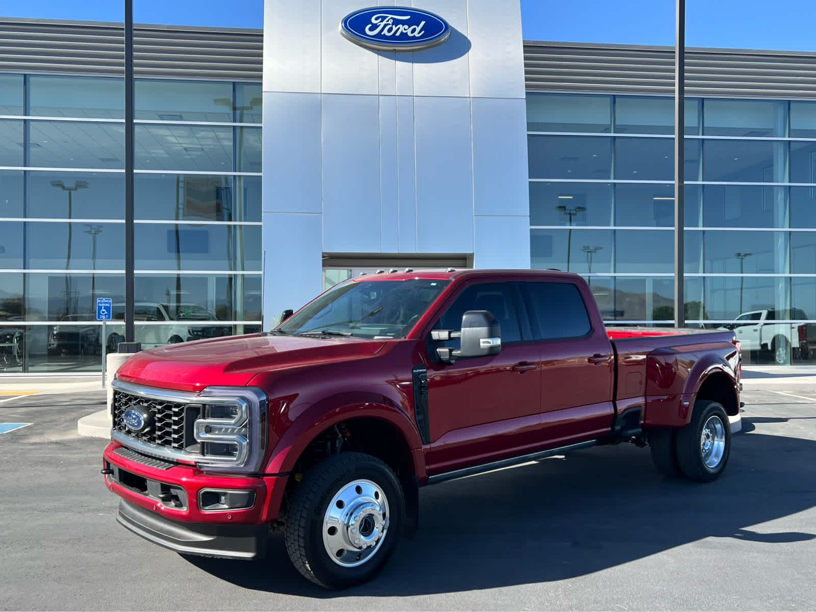 2025 Ford F-450 Super Duty Platinum