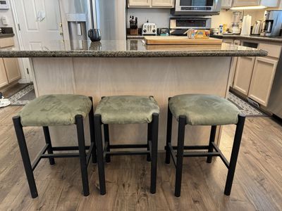 3 Counter Height Bar Stools Excellent Condition