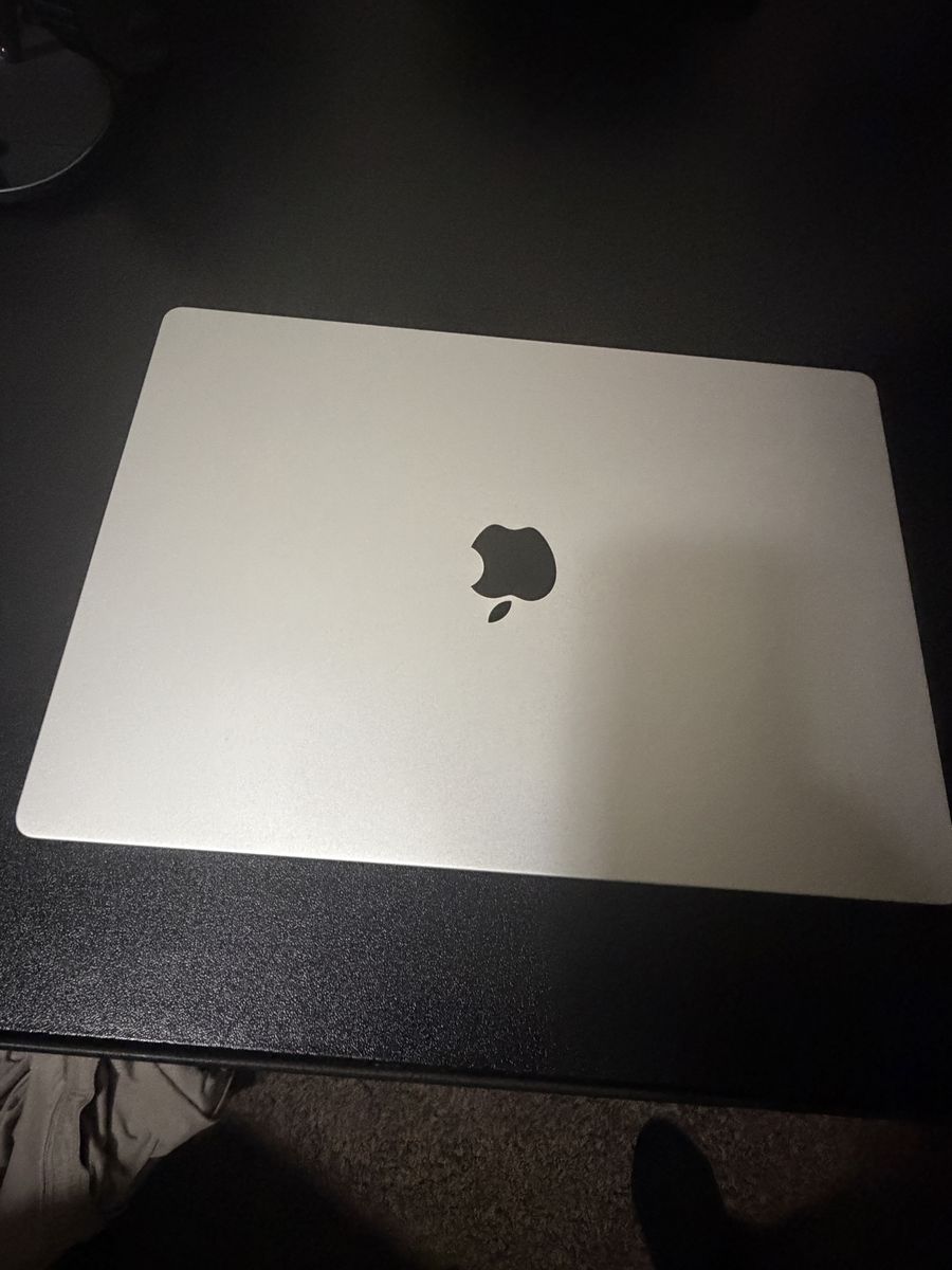 Apple MacBook Pro m5 silver