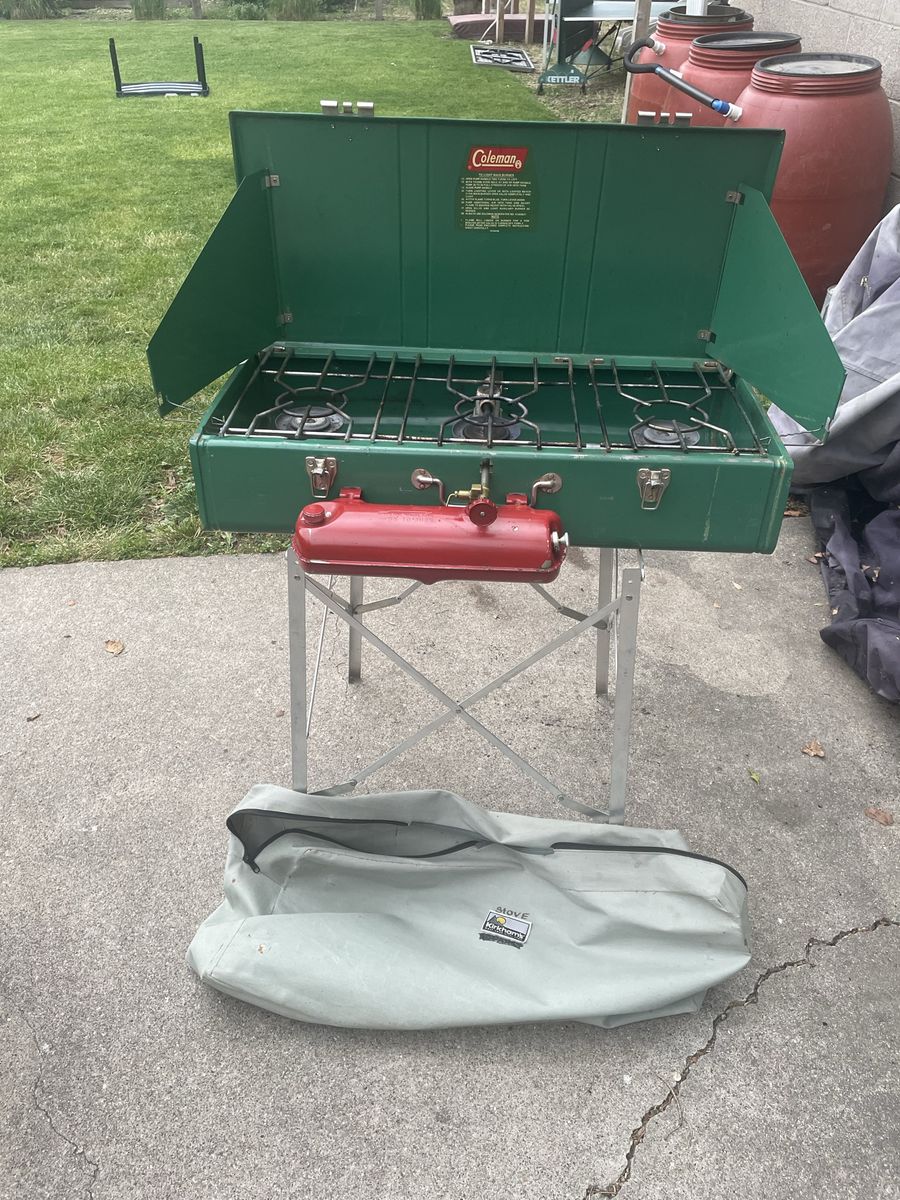 Coleman 426D 3 Burner stove with stand