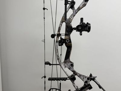 Hoyt RX8 Right Hand Bow (50 & 80 lb limbs)