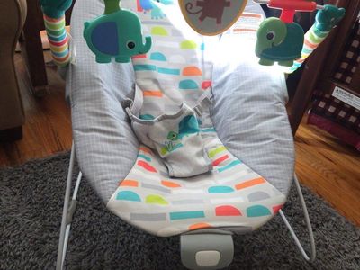 Ingenuity Baby Bouncer Seat with Toy Bar Safari Theme