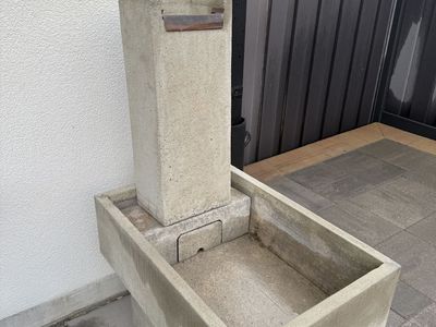 Cast Stone Outdoor Fountain – Heavy, Modern