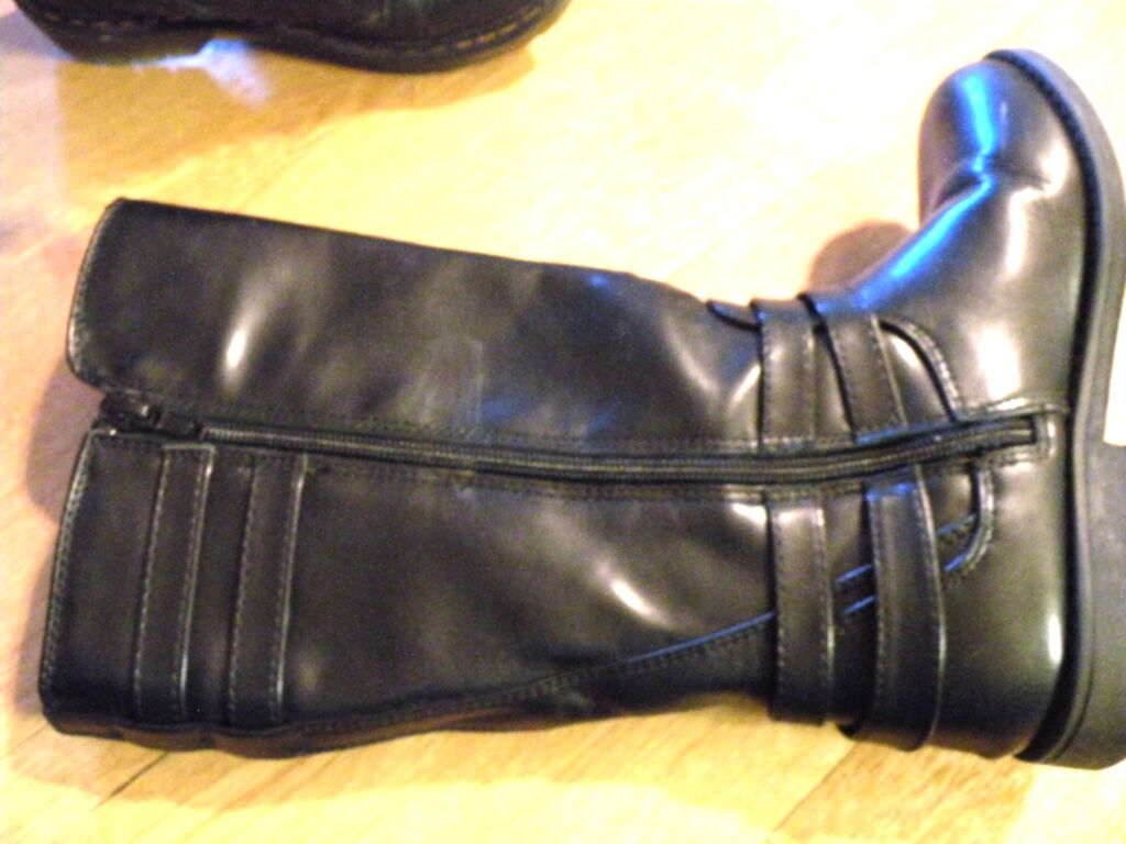 Dream Pairs Size 2 Girls Boots with Buckels and Zipper