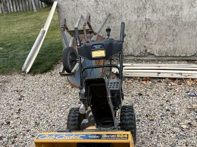 24Cub Cadet 524 2 Stage electric Start